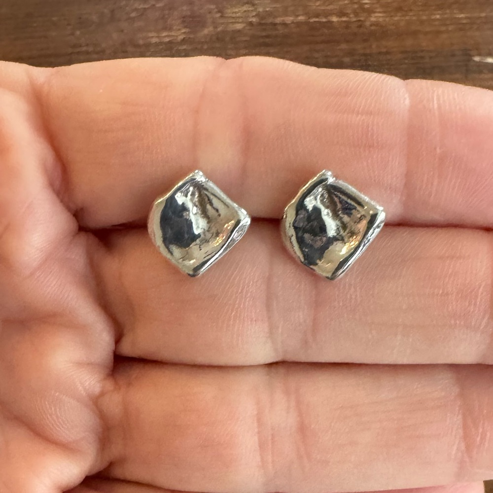 Silpada Square Ripple Earrings P1656 - Picture 4 of 6